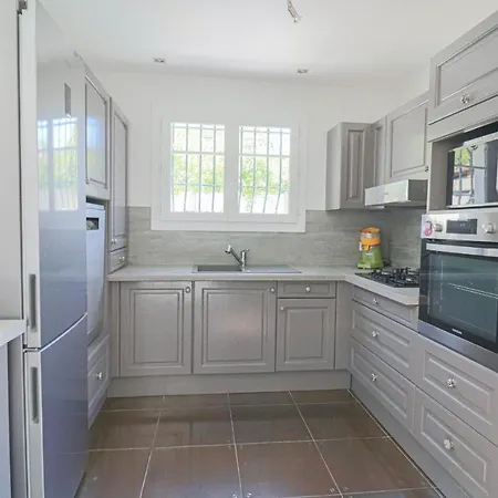 Sous Bois Charming With Outdoor Area & Jacuzzi At 200m From Beaches Of Juan فندق